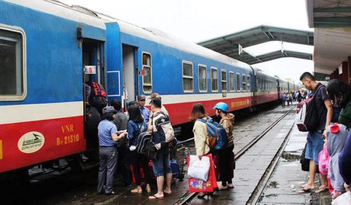 Đường sắt chạy 22 đôi tàu phục vụ nhu cầu đi lại của nhân dân Tết Nguyên đán Quý Mão 2023