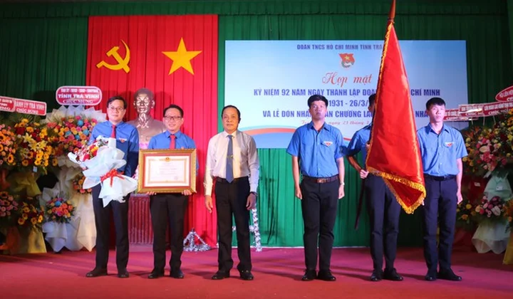 Tỉnh đoàn Trà Vinh tự hào đón nhận Huân chương lao động hạng Nhất