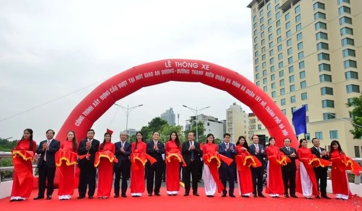 Cầu vượt nút giao An Dương - đường Thanh Niên đã thông xe