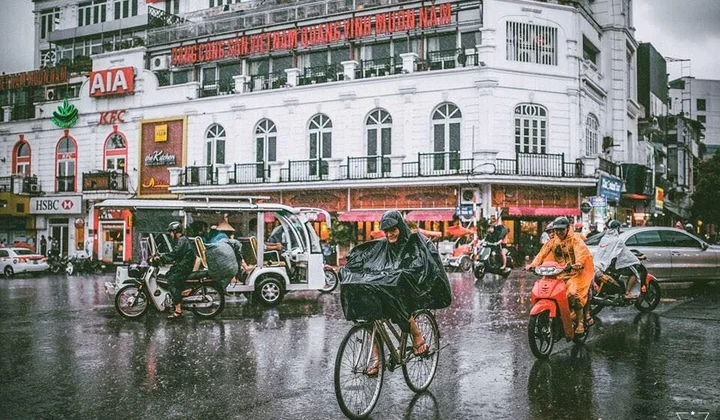 Sáng sớm mai, Hà Nội chuyển lạnh kèm mưa rào rải rác