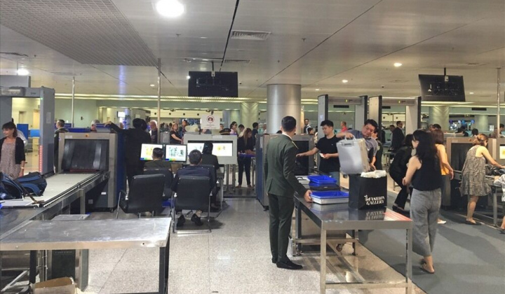 Mang theo 200 triệu đồng khi xuất cảnh, 2 hành khách bị phạt 30 triệu đồng