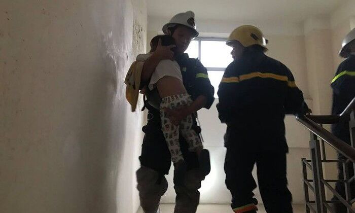 Cháy chung cư Mỹ Đình 2: Kịp thời cứu thoát hàng chục người khỏi ngạt khí