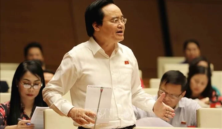 Bộ trưởng Phùng Xuân Nhạ giải trình 2 vấn đề tại Quốc hội