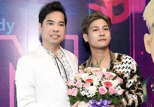 Danh ca Ngọc Sơn nhận thêm con trai nuôi SunD