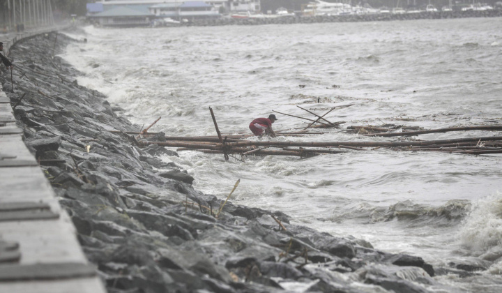 Bão số 7 suy yếu dần thành áp thấp nhiệt đới