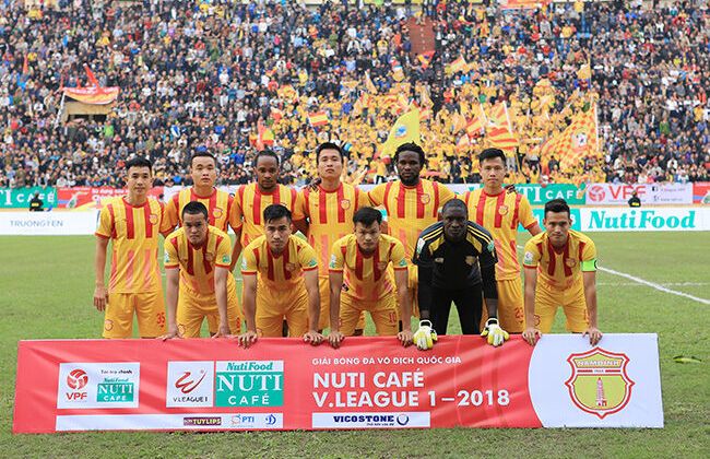 HLV Nguyễn Văn Sỹ: 'Tôi tự tin Nam Định sẽ trụ lại V.League'