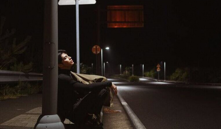 Noo Phước Thịnh xuất hiện tiều tụy, hủy show vì kiện tụng