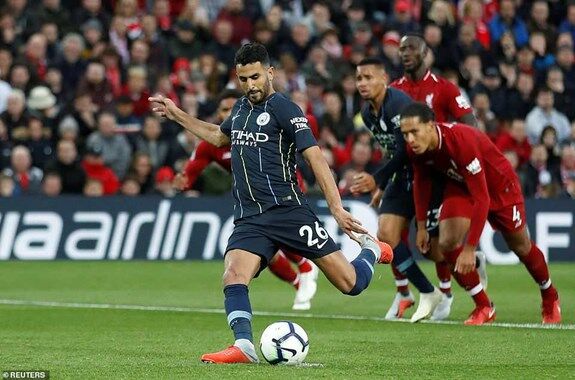 Man City 'đánh rơi' 3 điểm tại Anfield khi Mahrez đá hỏng phạt đền