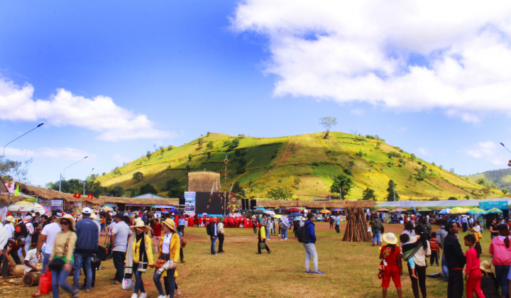 Gia Lai: Sôi động Lễ hội hoa Dã Quỳ - núi lửa Chư Đang Ya