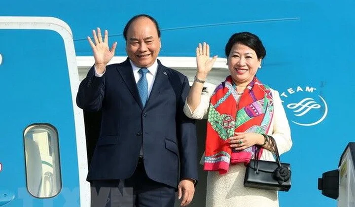 Thủ tướng lên đường dự Hội nghị Cấp cao ASEAN 33
