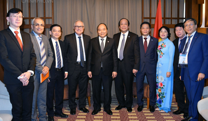 Thủ tướng tiếp doanh nghiệp Singapore tiên phong đầu tư vào Việt Nam