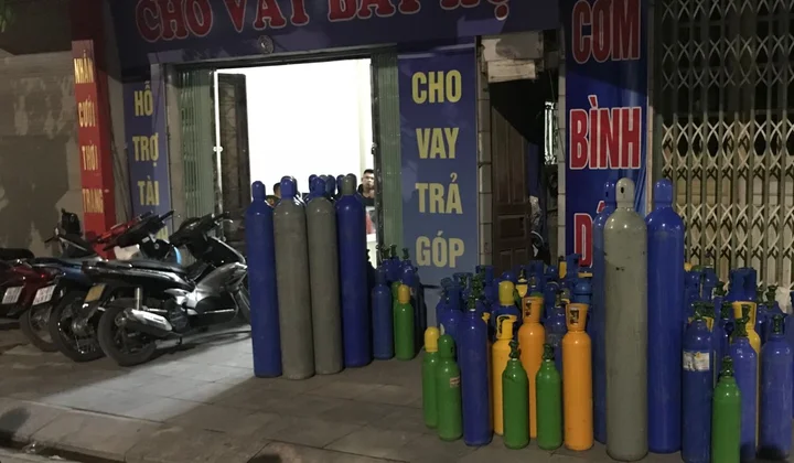 Quảng Ninh: Thu giữ hơn 200 bình chứa khí cười N20