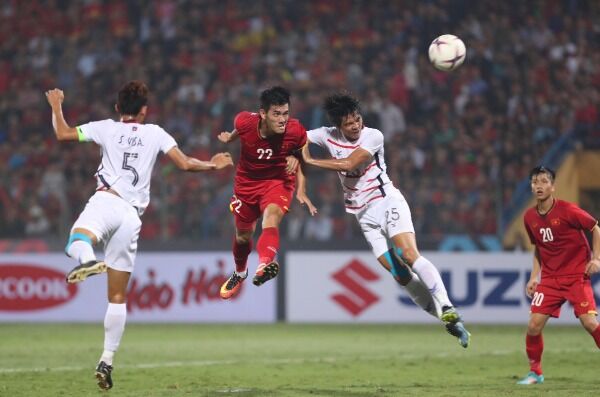 Việt Nam vào bán kết AFF Cup với ngôi đầu bảng A