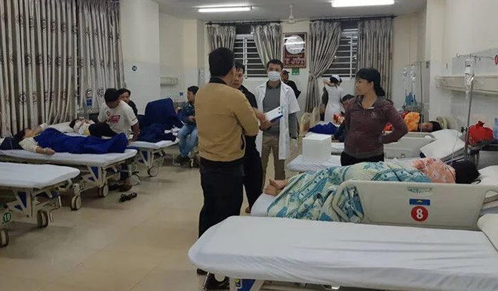Đắk Lắk: Ăn bánh mì, hơn 60 người ngộ độc 