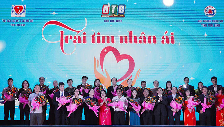 Thái Bình: Gần 4 tỷ đồng được trao cho quỹ 'Trái tim nhân ái'