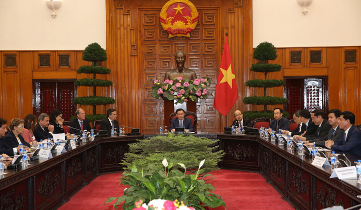 Phó Thủ tướng Vương Đình Huệ tiếp đoàn 50 doanh nghiệp Pháp