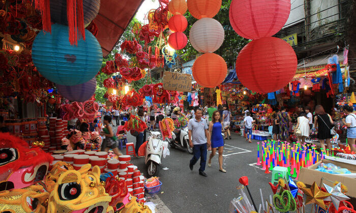 Không phải cứ viết lên trán chữ 'cộng sản' là được dân yêu