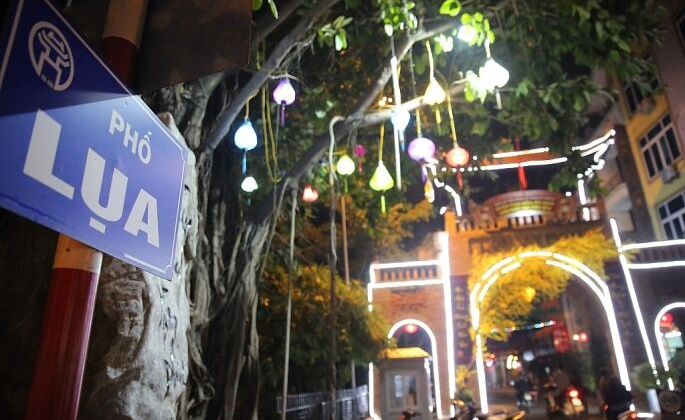 'Sắc lụa nghìn năm' tại tuần văn hóa du lịch thương mại Vạn Phúc 2018