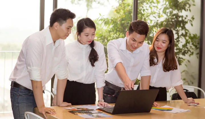 Bộ trưởng Phùng Xuân Nhạ: Sinh viên cần 'nhúng mình' vào thực tế
