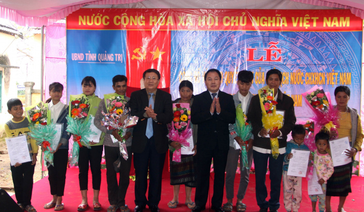 Chủ tịch nước quyết định nhập quốc tịch Việt Nam cho 119 người