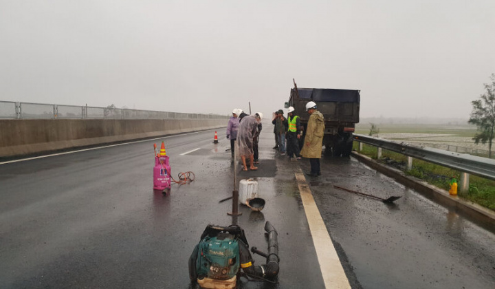 Thiết lập 'cảnh giới ổ gà', ATGT trên quốc lộ đến tận cấp xã