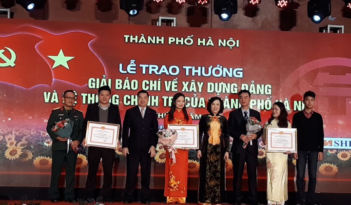 Hà Nội trao 2 giải thưởng báo chí về xây dựng Đảng, phát triển văn hóa