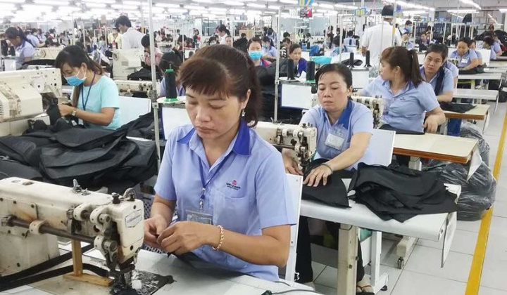 Quy định mới về tiền lương, BHYT có hiệu lực: Vạn người hưởng lợi