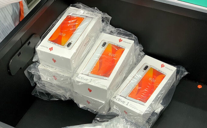 Smartphone đầu tiên của Vingroup lộ diện