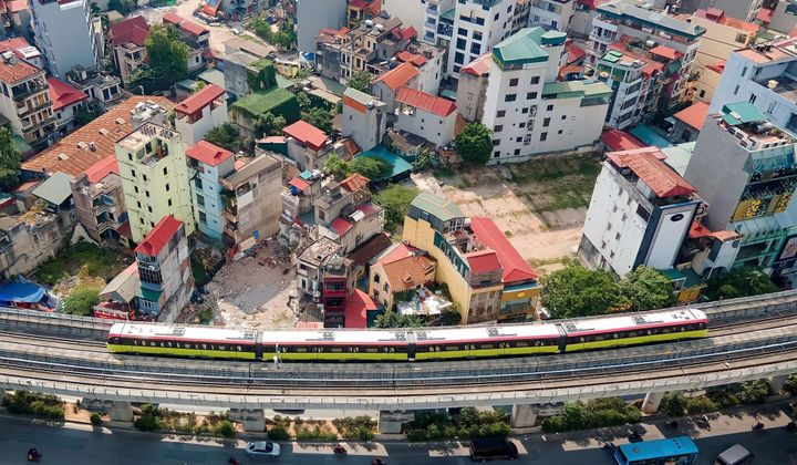 Metro Nhổn - ga Hà Nội lần đầu chạy thử nghiệm toàn bộ 8 đoàn tàu trên cao