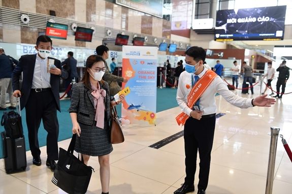 Rực rỡ chuyến bay “Tô cam bầu trời” hưởng ứng tháng hành động Quốc gia về bình đẳng giới