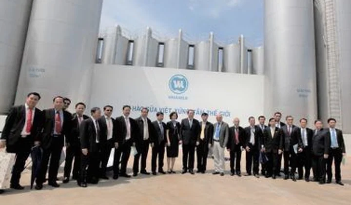 Phó Thủ tướng Lào thăm và làm việc với Vinamilk