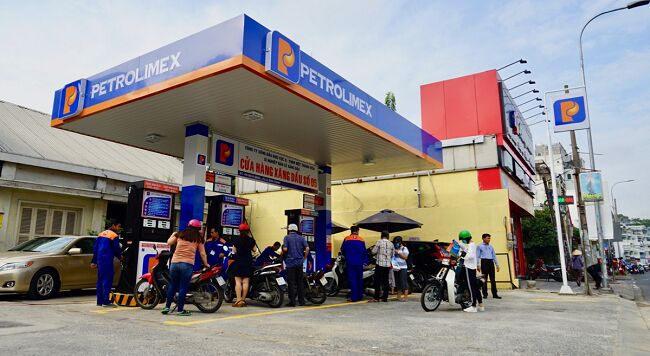 Xăng tăng hơn 500 đồng một lít