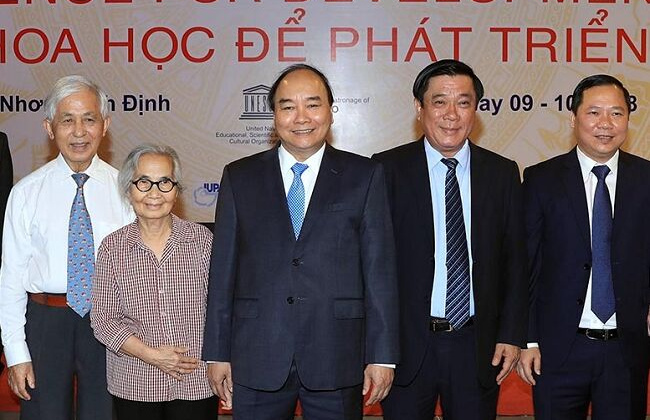 Thủ tướng thăm Trung tâm quốc tế Khoa học và Giáo dục liên ngành ICISE