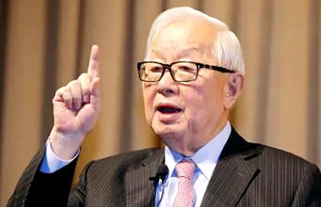 86 tuổi thành tỷ phú nhờ iPhone 8