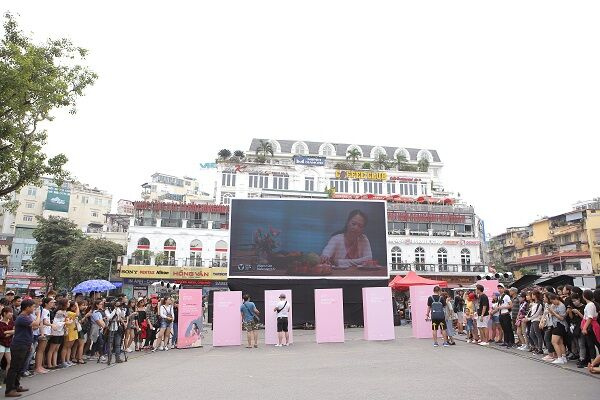 “Chạm vào bàn tay mẹ” để hiểu và yêu thương