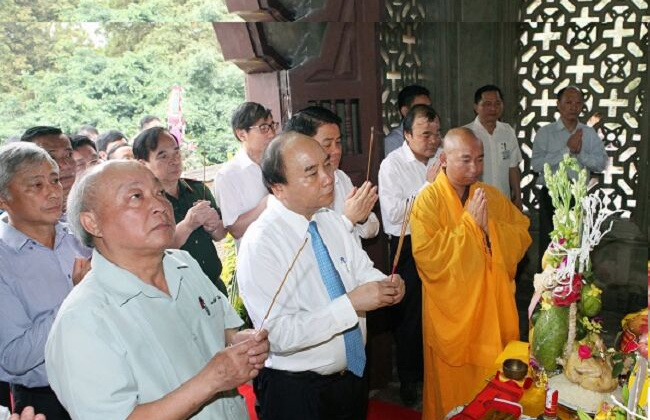 Dâng hương tưởng niệm 136 năm ngày mất Tổng đốc Hoàng Diệu