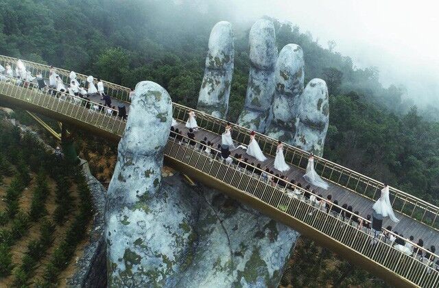 Vì sao cầu vàng Đà Nẵng đang “gây sốt” khiến du khách đua nhau đến check in?