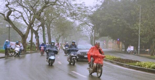 Áp thấp nhiệt đới khả năng mạnh thành bão, miền Bắc mưa dông kéo dài
