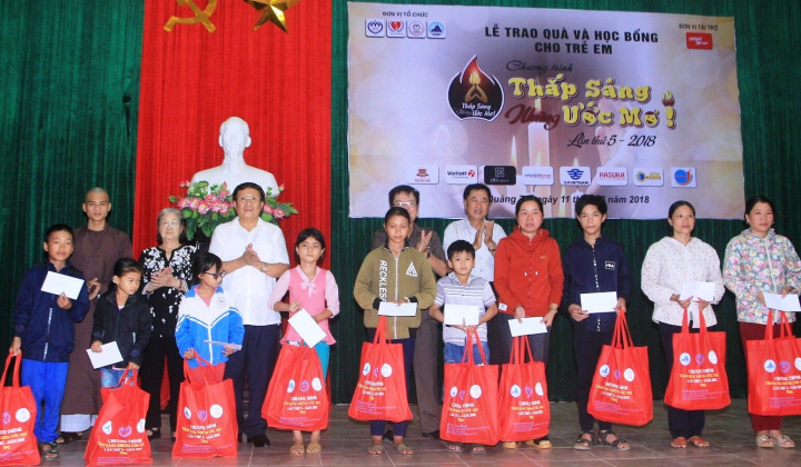 'Thắp sáng những ước mơ' cho trẻ em nghèo Quảng Trị