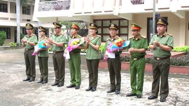 Khen thưởng ba đơn vị phá chuyên án ma túy sử dụng súng