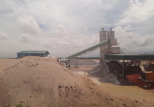 Thái Bình: Công ty bê tông phá đê, "đầu độc" nguồn nước