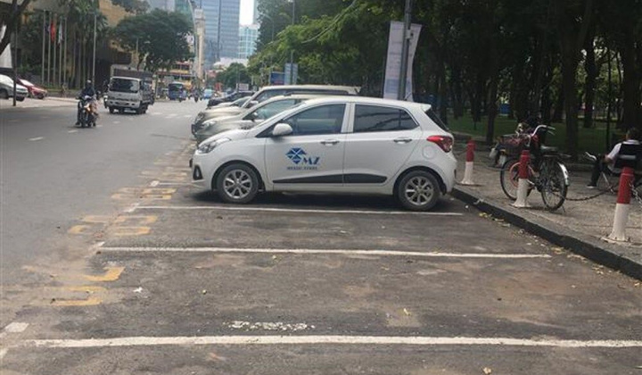 Tăng phí, điểm giữ xe trả phí TP.HCM vắng vẻ, đường thông thoáng