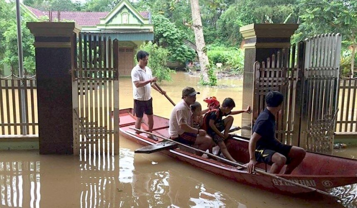 Hằng trăm hộ dân ở Nghệ An bất ngờ chịu cảnh ngập lụt