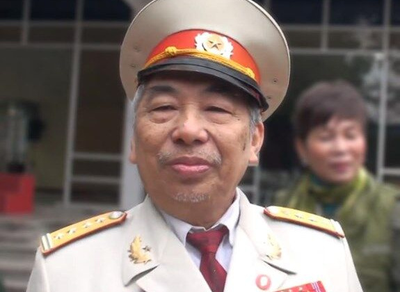 Mạo nhận đại tá, giáo sư, lôi kéo thành lập tổ chức trái phép