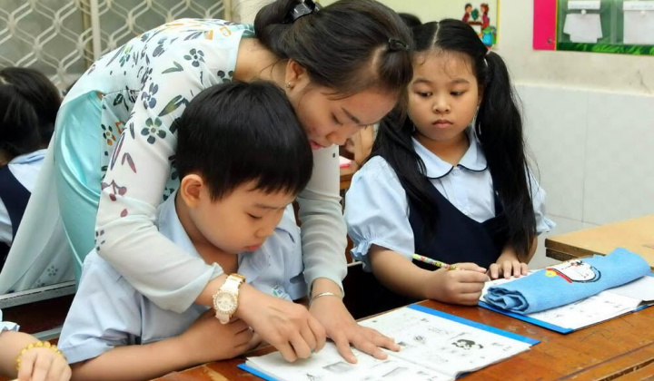 Khuyến khích trẻ thuận tay trái tập viết bằng tay phải