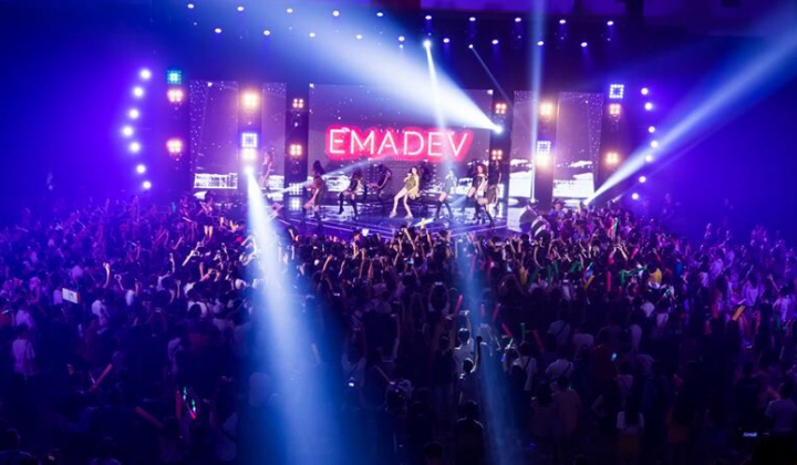 Hà Hồ rơi nước mắt trong sự kiện quy tụ hơn 3.000 fan