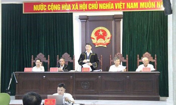 Cựu Chủ tịch Công ty Xơ sợi Dầu khí và đồng phạm hầu tòa