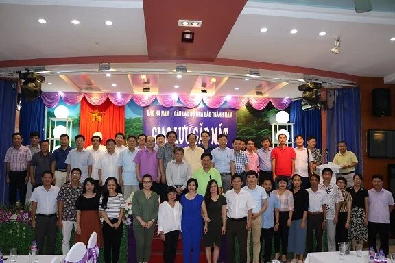 CLB Nhà báo Thành Nam giao lưu với Báo Hà Nam