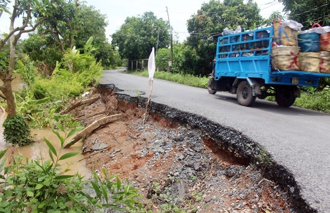 Tiền Giang, Long An khẩn trương đối phó sạt lở bờ sông