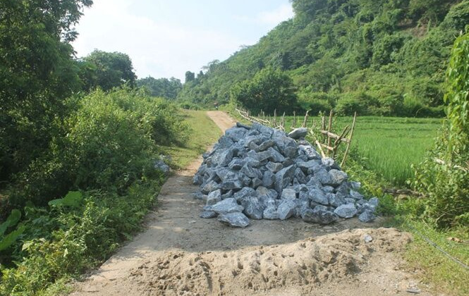 Hà Giang: Dân đổ đá chặn xe môi trường vì lo ô nhiễm từ bãi rác